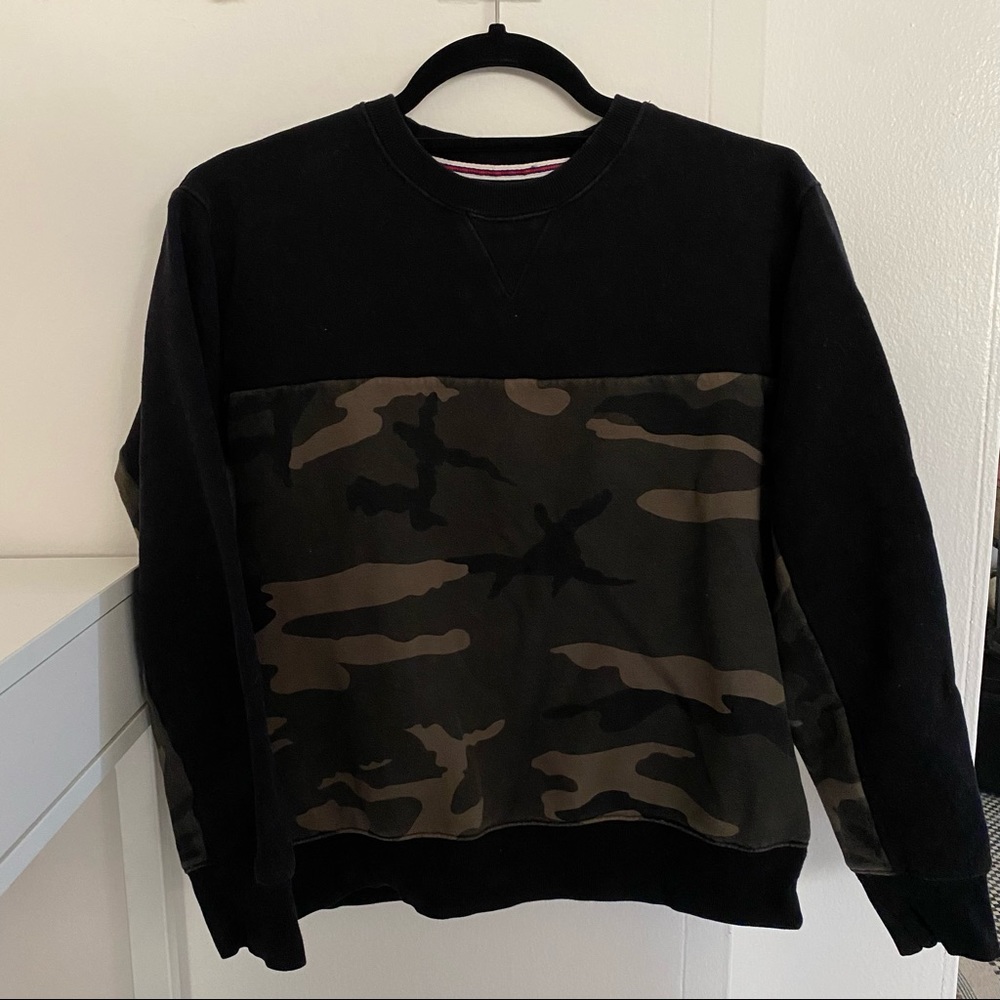 Aritzia Tna camo print pullover